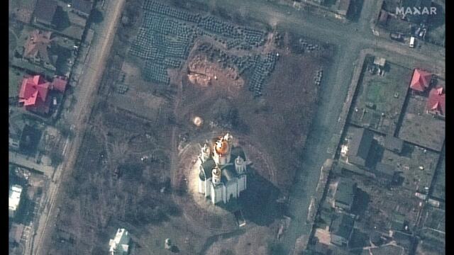 Жестокости по време на война! Сателитни снимки на масов гроб в Буча Украйна 2022г.