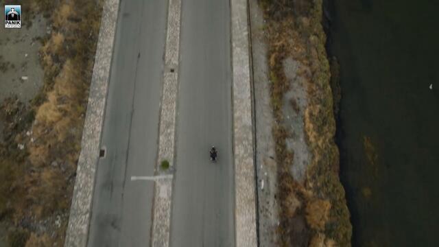 Μπάμπης Στόκας - Μια Ζώη Μέσα Στους Δρόμους (OST - Αυτή Η Νύχτα Μένει) - Official Music Video
