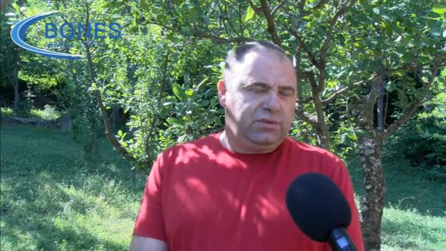 От площадката на Софарджика погледът стига 5 планини