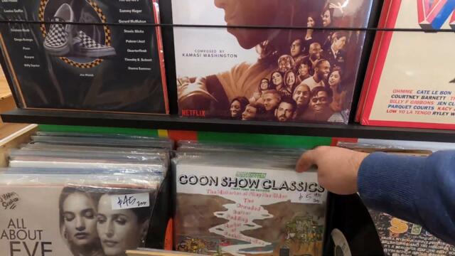 Vinyl Digging at Hiss & Crackle Records.