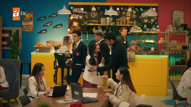 Yağmur altında çaresizlik... - Kardeşlerim En Hüzünlü Sahneler