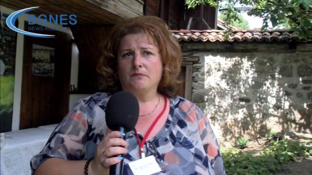 Фотоизложба в Разлог показва съхранените и автентичните народни носии