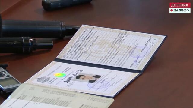 Кандидатът за премиер Пламен Николов показа дипломите си