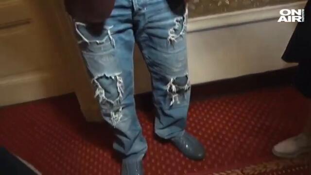 Филип Станев, след като взриви с дрескода си: Ще си нося дънките само вкъщи