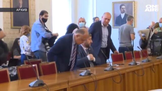 Ключът от третия мандат е в Радев, ще отключи ли вратата към редовно правителство?