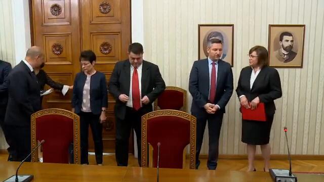 РУМЕН РАДЕВ ШОКИРА С ИЗКАЗВАНЕТО СИ ПРЕД КОРНЕЛИЯ НИНОВА