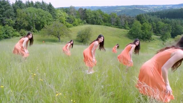 Intensively Back-Twerking