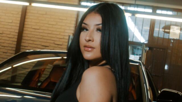 Karlaaa, Krystall Poppin - Outta My Way (Official Video)