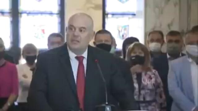 Главният прокурор Гешев, срина Радев, който отива в затвора след края ма мандата му.