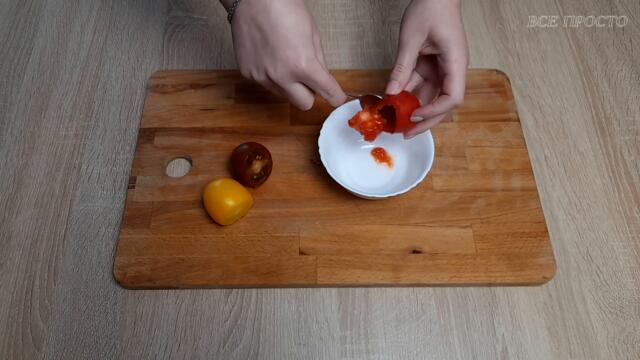 Помідори фаршировані сиром та крабовими паличками