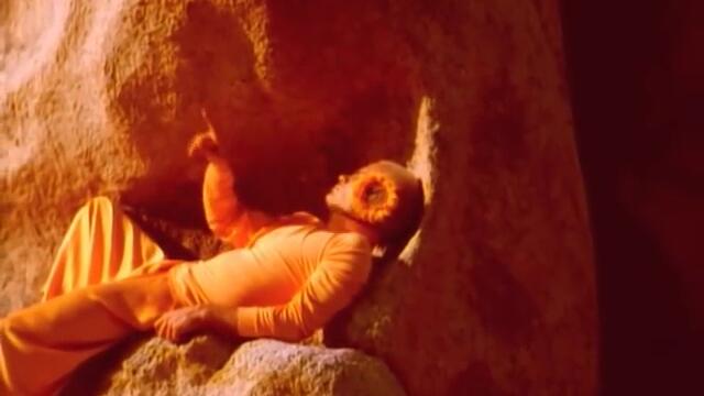 Red Hot Chili Peppers - Breaking The Girl [Official Music Video]