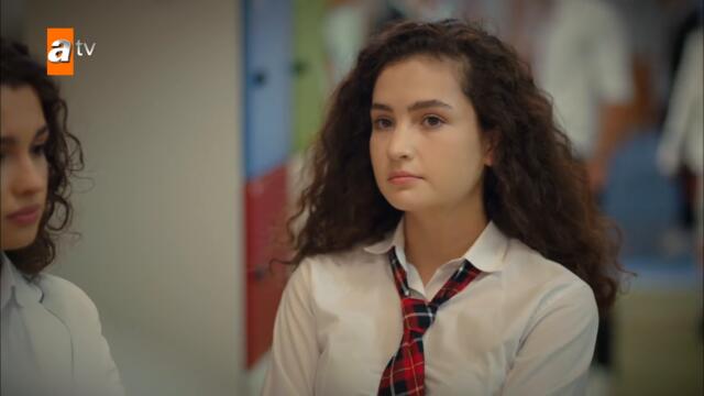 Tolga, Doruk'un gözleri önünde mesajı Asiye'ye attı!📱 - Kardeşlerim 20. Bölüm