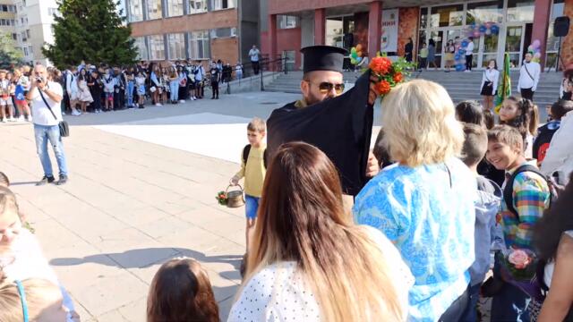 Боби е първокласник !