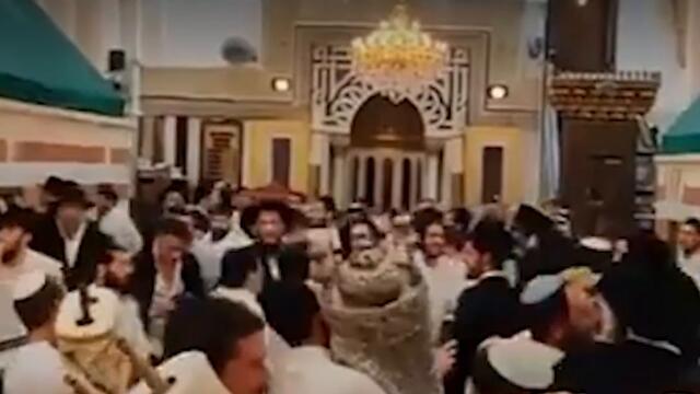 Israel closes Ibrahimi Mosque to allow settlers