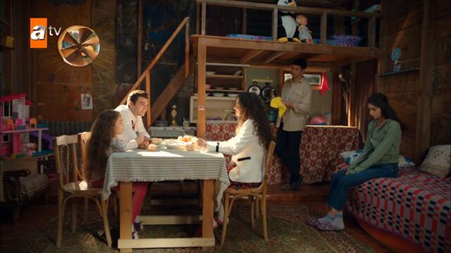 Doruk, Asiye'yi çiçeklere boğdu!💐- Kardeşlerim 23. Bölüm