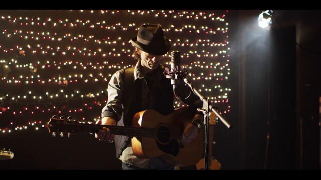 Travis Meadows - Sideways [Live Acoustic Performance]