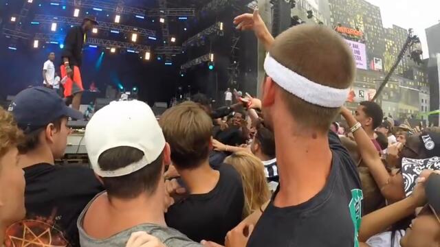 Travis Scott rages on fan who tries to steal his shoe