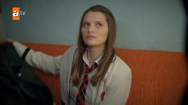 Sinsi Harika, Kaan'ı doldurdu 😈 - Kardeşlerim 28. Bölüm