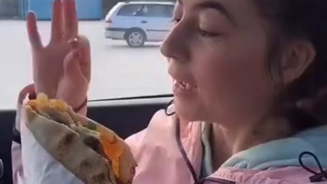 Може ли да ям в колата? СМЯХ #shorts