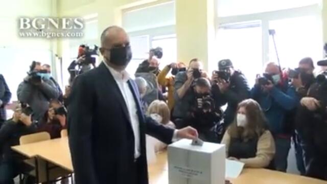 Радев: Нека не даваме шанс миналото да минира нашето бъдеще