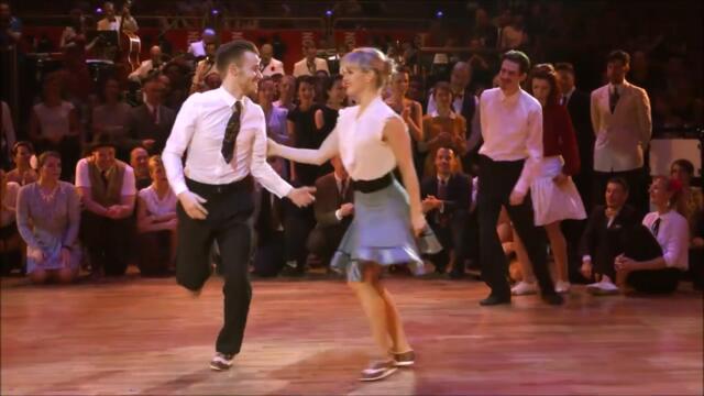 ПОТОЛОК ЛЕДЯНОЙ, ДВЕРЬ СКРИПУЧАЯ