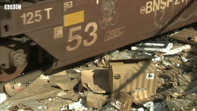 Thousands of stolen parcels litter LA railway - BBC News