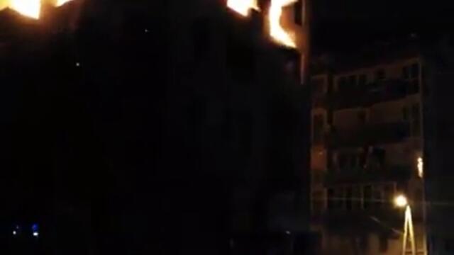 Пожарът във в Варна огън.  Ужасно виж. трудно е.