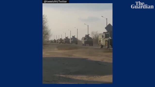 Руски военен конвой 28.02.2022 г. Video shows Ukrainian ‘tank man’ trying to block Russian military convoy