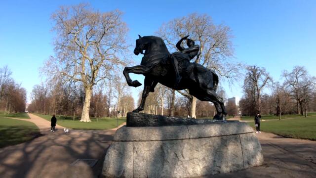 A sunny 8 mile hike in London - with a boat trip along the River Thames | [4k tour & calming music]
