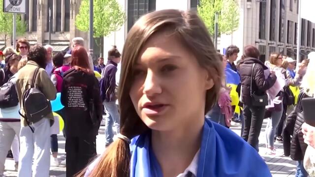 Anti-Kriegs-Demonstration: Russen gehen in Düsseldorf gegen Putin auf die Straße