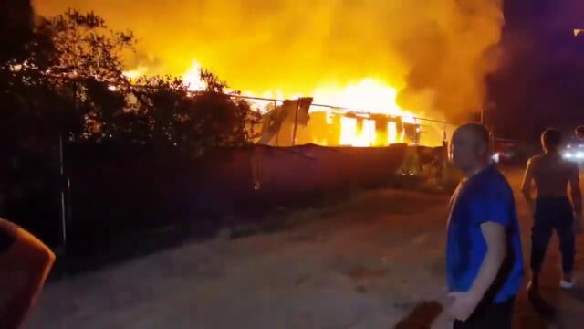 Local Residents Film Blaze at the Sintez Pharmaceutical Plant in Kurgan, Russia