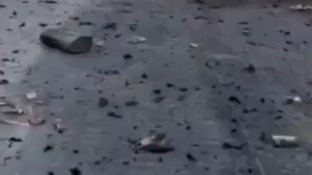 Видео после боев в Мариуполе  На нем видно горящую и захваченную технику но чья она