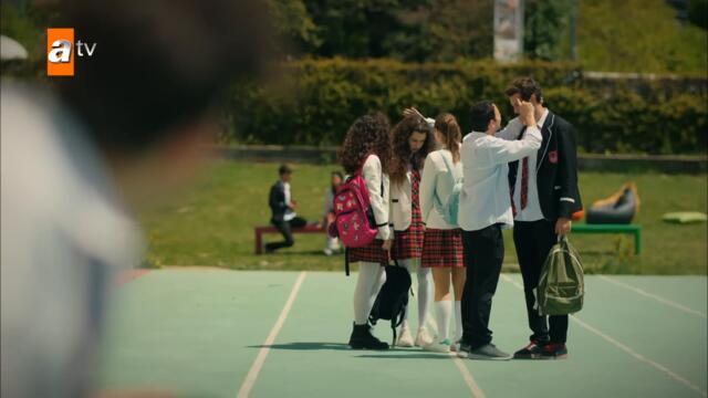 Alacaklılar Akif'in kapısına dayandı! - Kardeşlerim 52. Bölüm