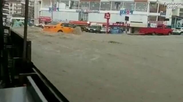 Невиждано! Страшен Ураган в Анкара взе жертви - Powerful storm hit Capital of Turkey!