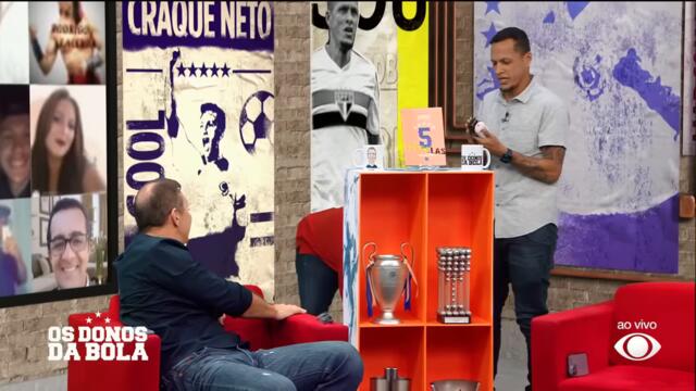 Velloso paga aposta e fica careca no Os Donos da Bola