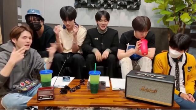 [FULL] TREASURE singing to iKON 'At Ease 열중쉬어'