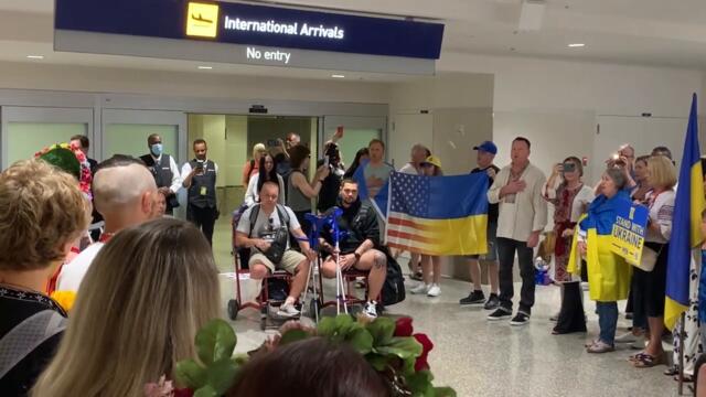 Crowd sings to wounded Ukrainian soldiers arriving in Minnesota to be fitted for prosthetic limbs
