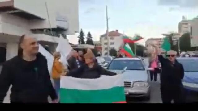Блокиране на Казанлък и шествие на Възраждане...