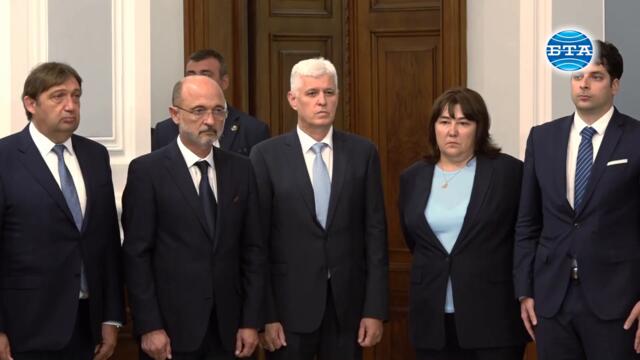 Служебното правителство пое изпълнителната власт на церемония в Министерския съвет