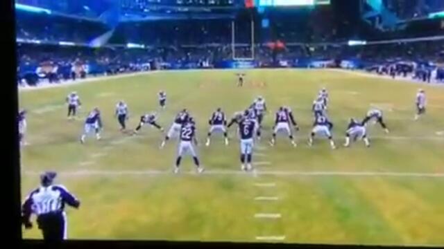 Smokin Jay Cutler scans Defense, says "GODDAMNIT" and audibles