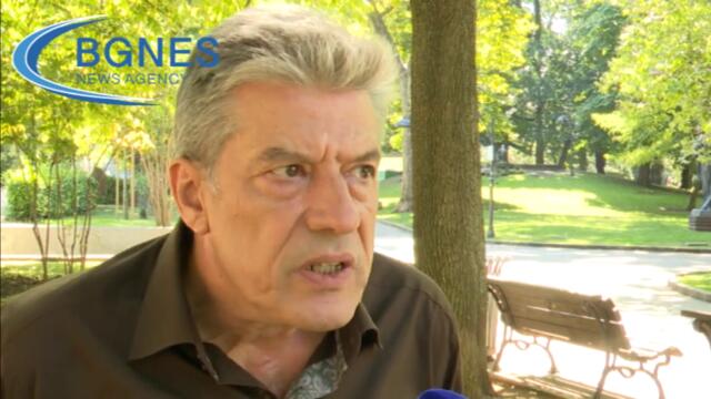 Доц. Гълъбов: Радев се готви за избори напролет