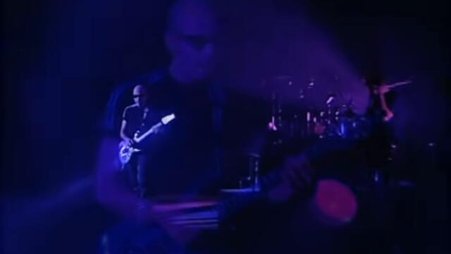 Joe Satriani - Flying in a Blue Dream (Live In Concert)