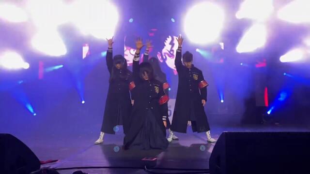 Atarashii Gakko at Crunchyroll expo