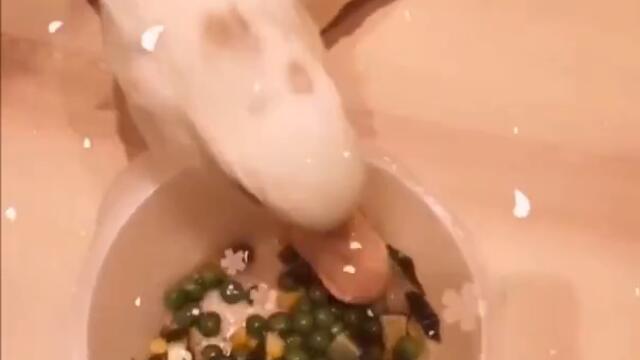 Hungry Duck is smashing a salad!