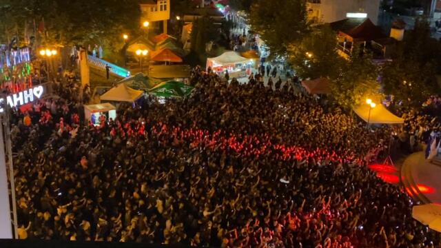 Азис разтресе Неделино