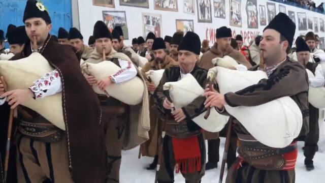 101 каба гайди откриха кукерски фестивал в Симитли