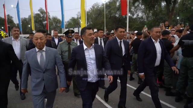 Президент Садыр Жапаров «Жалал-Абад» май иштетүүчү заводдун ишмердүүлүгү менен таанышкан ВИДЕО