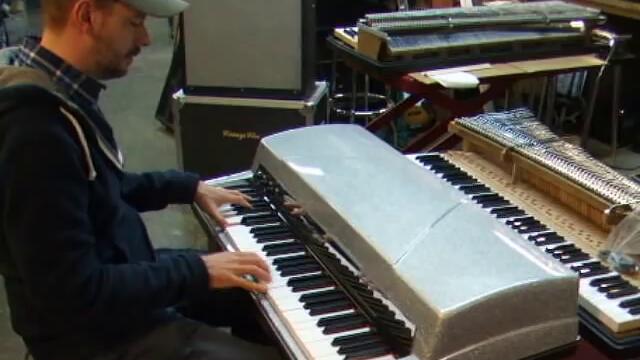 Vintage Vibe Electric Tine Piano  Played by visitor from Denmark