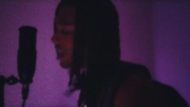 I FEEL DEAD (IN STUDIO VIDEO)