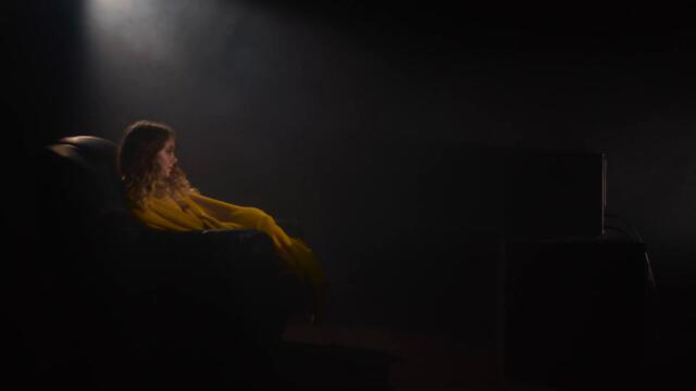 Hellia - Dernière Cigarette (Clip Officiel)